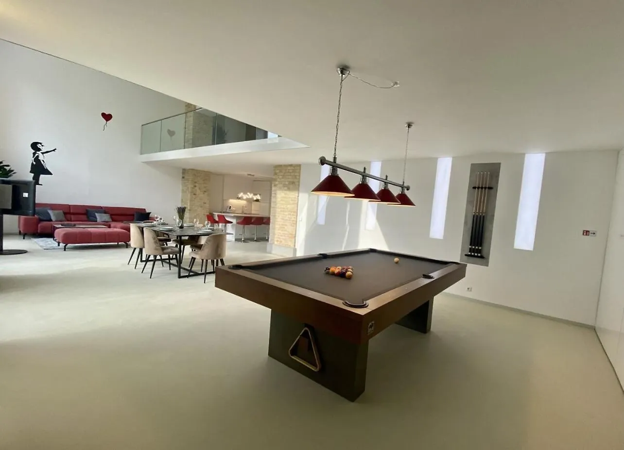 Апартаменты Loft With Pool Table, Kitchen Island & Gallery Берлин