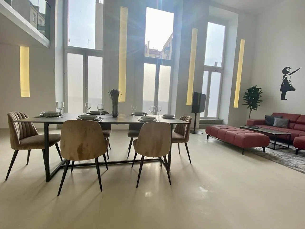 Loft With Pool Table, Kitchen Island & Gallery Берлин Германия