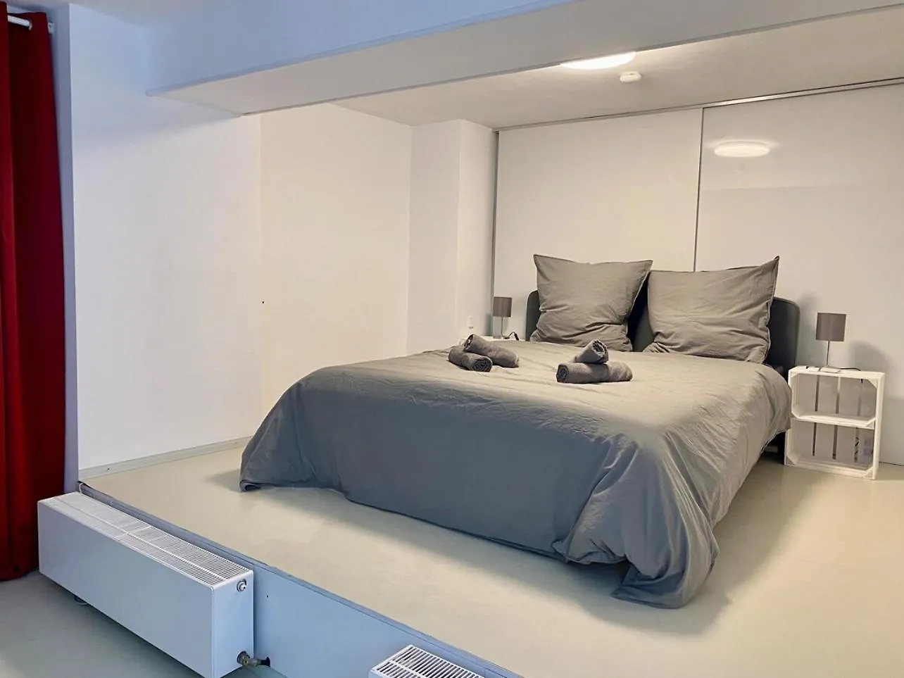 Loft With Pool Table, Kitchen Island & Gallery Berlin Lejlighed