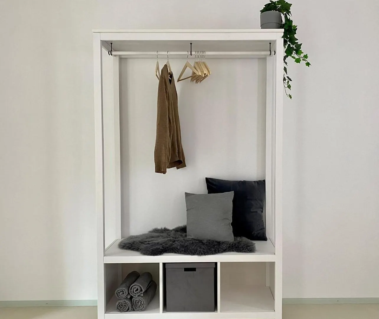 Loft With Pool Table, Kitchen Island & Gallery Berlin Tyskland