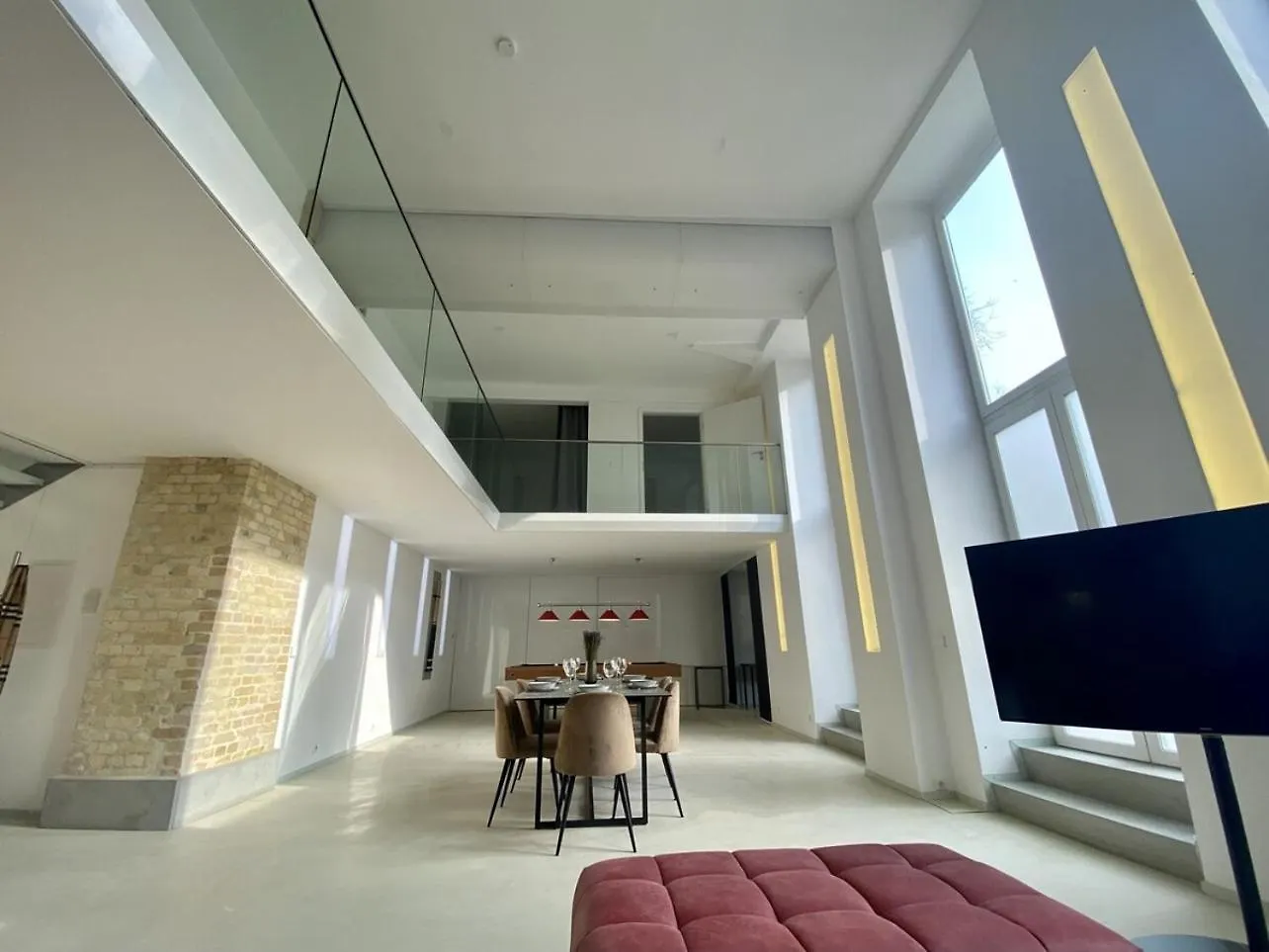 Loft With Pool Table, Kitchen Island & Gallery Berlin Lejlighed