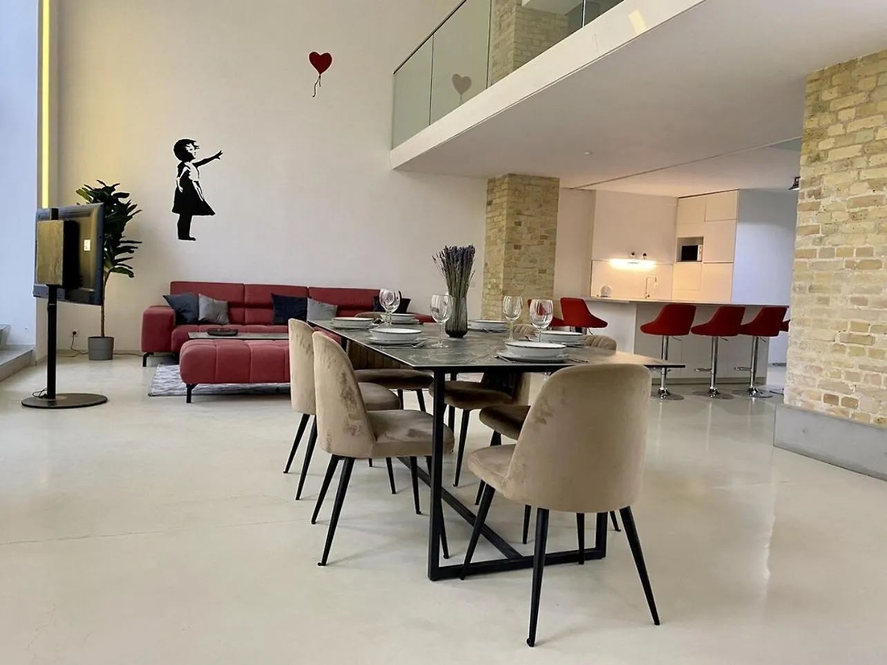 Loft With Pool Table, Kitchen Island & Gallery Berlin