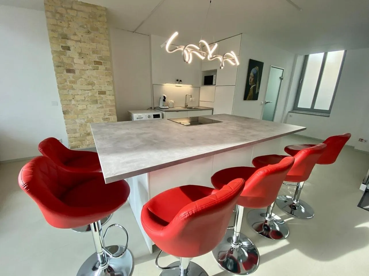Loft With Pool Table, Kitchen Island & Gallery Berlin 0*,
