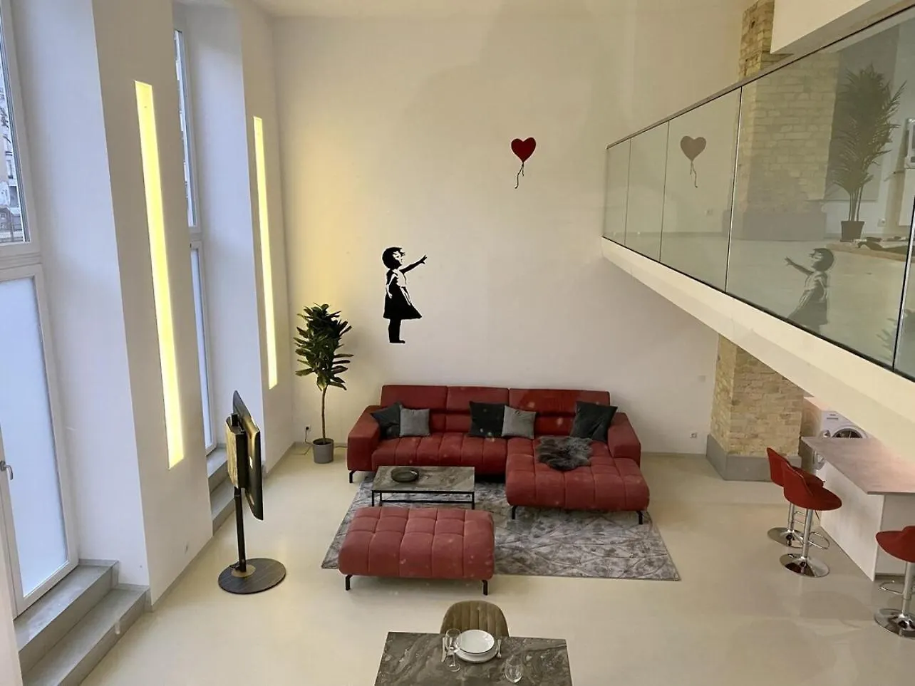 Loft With Pool Table, Kitchen Island & Gallery Berlin Lejlighed