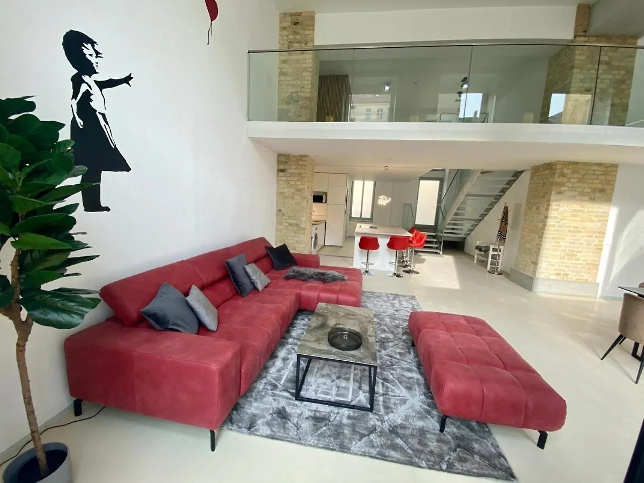 Loft With Pool Table, Kitchen Island & Gallery Berlin 0*,